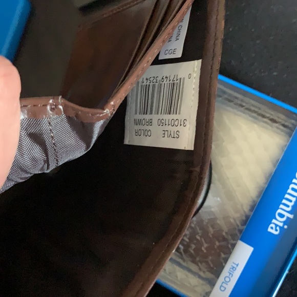 New Colombia Leather Slim Trifold Wallet New in box - Picture 4 of 5